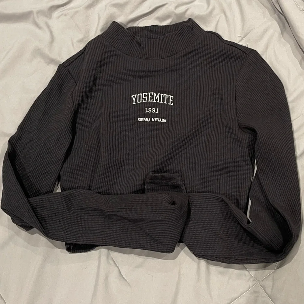 Bershka collegiate high neck crop top, NWT - Picture 8 of 10